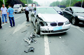 英国男子脚长40厘米 “脚大鞋贵”成求职阻碍-熊猫体育公司(图1) 熊猫体育首页