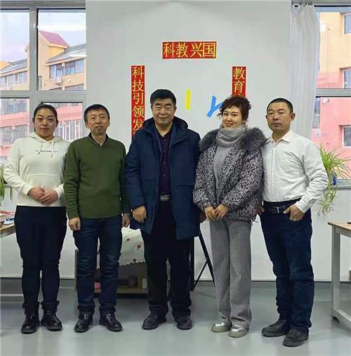 吉林省吉林市蒂埃外科技公司迎接市委宣传部向导视察“熊猫体育”(图5)
吉林省吉林市蒂埃外科技公司迎接市委宣传部向导视察“熊猫体育”(图5)