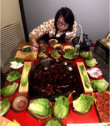 “迎女神送盆栽” 安徽学大教育献礼学校“女神”|熊猫体育(图3) 熊猫体育公司