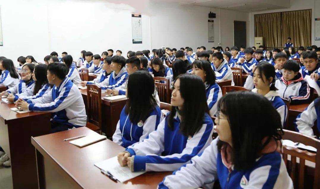 熊猫体育|
【学生干部培训班】系列一(图5) 熊猫体育|
【学生干部培训班】系列一(图5)