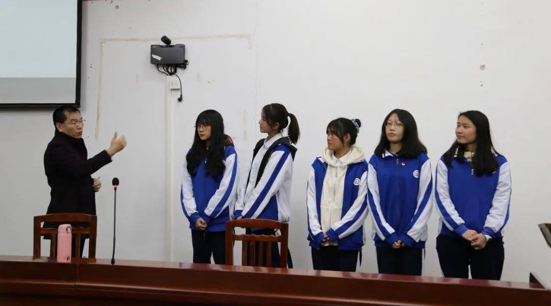 熊猫体育|
【学生干部培训班】系列一(图6) 熊猫体育|
【学生干部培训班】系列一(图6)