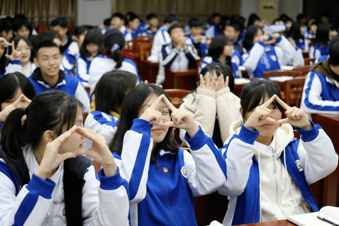 熊猫体育|
【学生干部培训班】系列一(图10) 熊猫体育|
【学生干部培训班】系列一(图10)