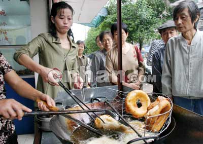 熊猫体育首页:好妈妈教育孩子要放下架子,平等对待孩子(图1) 熊猫体育首页
