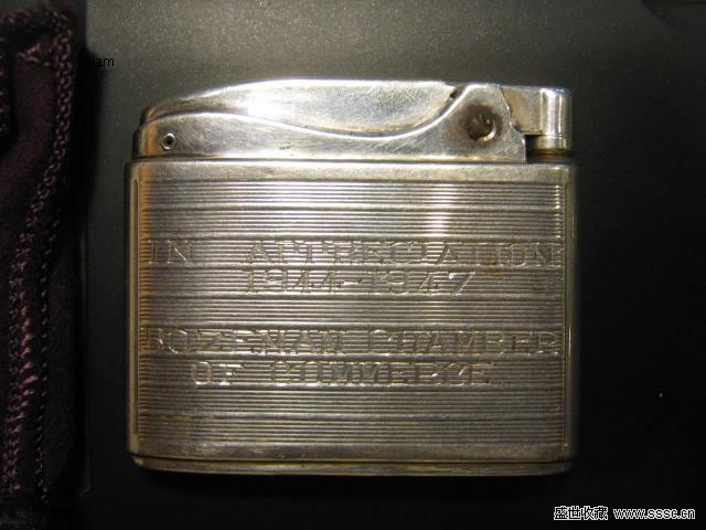 【熊猫体育首页】俄罗斯卡车与运漆车相撞 司机全身溅满黄漆(图3) 熊猫体育公司