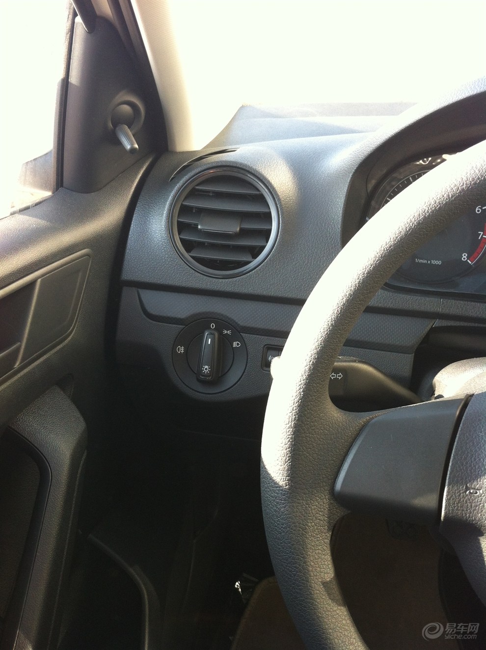 “熊猫体育首页”东航巴黎至昆明航班遇气流颠簸 初核26人受伤(图3) 熊猫体育首页