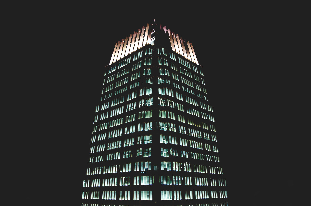 熊猫体育_韩国三姐妹一年内整容超百次 吃饭钱也省下(图)(图2) 熊猫体育