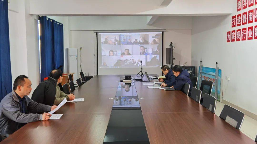 熊猫体育公司-
鲁南项目部举行食品卫生宁静培训(图2)